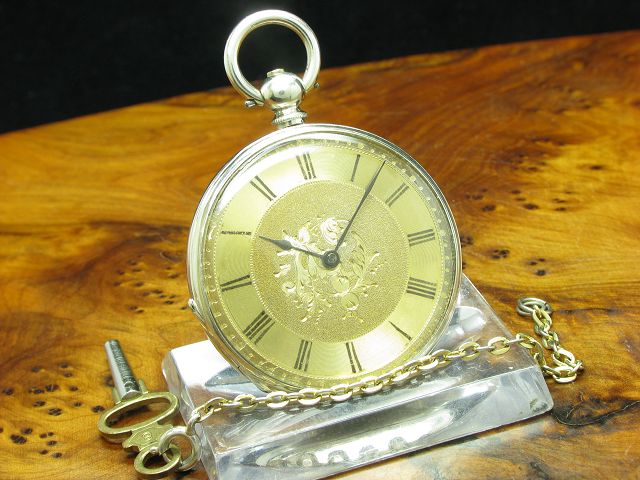800 Silber / Gold Mantel Open Face Taschenuhr Schlüsselaufzug / florale Gravur