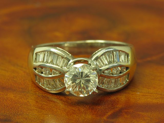 18kt 750 bicolor Gold Ring mit 1,00ct Brillant & 0,72ct Diamant Besatz / RG 52,5