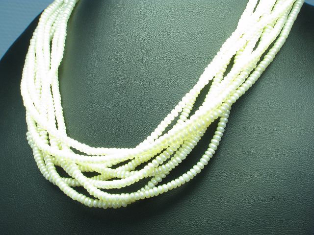 Akoya-Perlen Collier mit 18kt 750 Gelbgold Verschluss & 16,0ct Lapislazuli 42cm