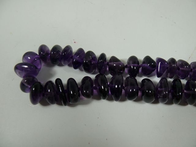 Amethyst Halskette mit 18kt 750 Gelbgold Verschluss / 133,0g / 67 cm