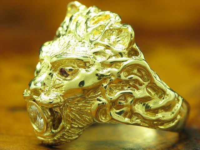 18kt 750 Gelbgold Löwenkopf Ring mit Rubin & 0,30ct Brillant / Diamant / RG 58,5