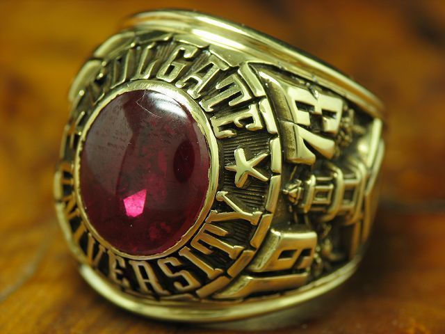 Gelbgold College Ring / 10kt 417 Gold / 6,20ct synth. Rubin / 23,6g / RG 55,5