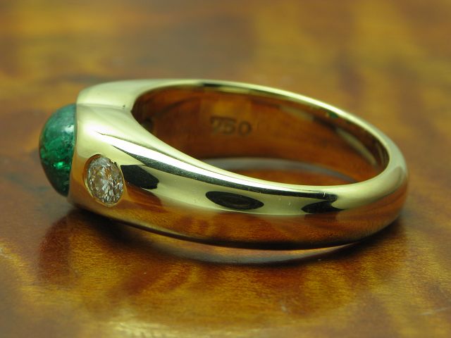 18kt 750 Gelbgold Ring mit 0,26ct Brillant & 1,60ct Smaragd Besatz / RG 56