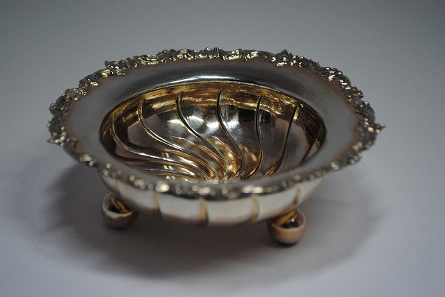 800 Silber Dekoschale / Zierobjekt / Rocaille Relief / Ø 12,0 cm / 94,0g