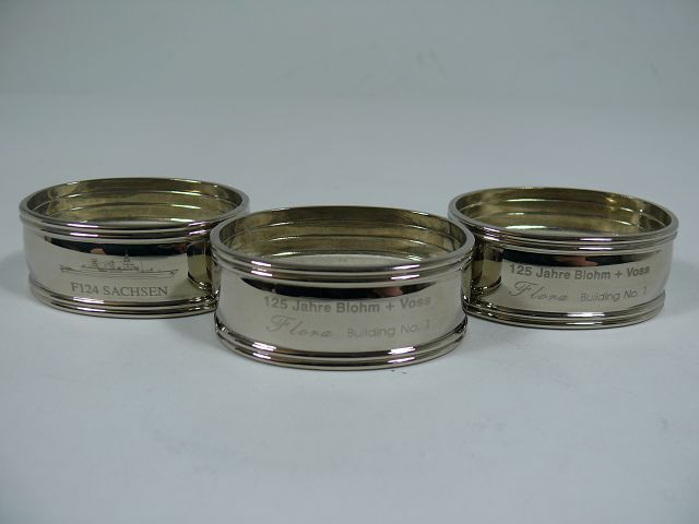 Dreiteiliges Serviettenring Set aus Metall mit Jubiläums-Gravur / 135,4g