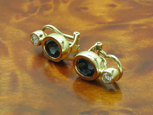 14kt 585 Gelbgold Ohrclips mit 0,28ct Brillant & 2,40ct Saphir Besatz / Ohrringe
